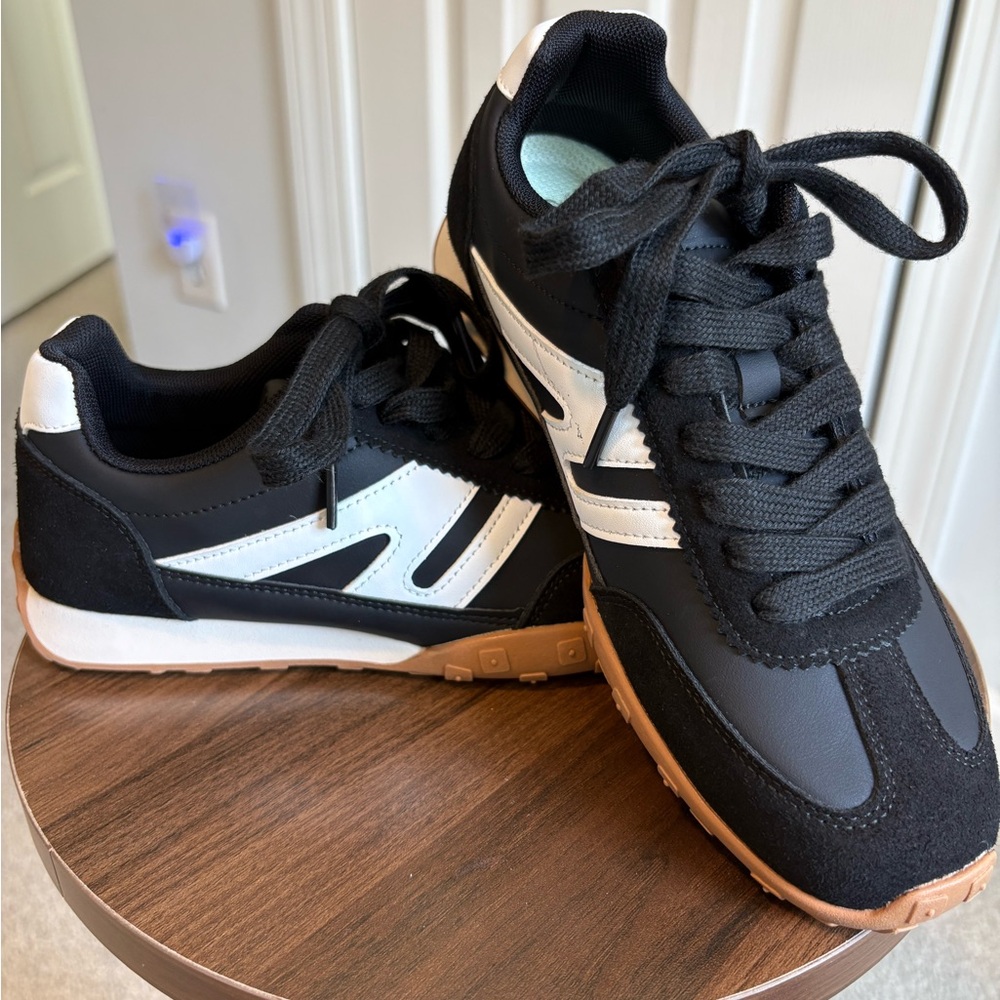 Black & White Retro Runner Sneakers with Gum Sole Women’s Size 6 New